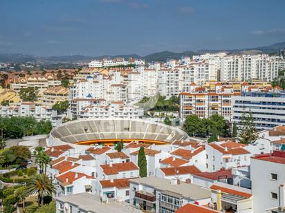 Vista exterior de Pis en venda en Estepona amb Aire condicionat i Terrassa