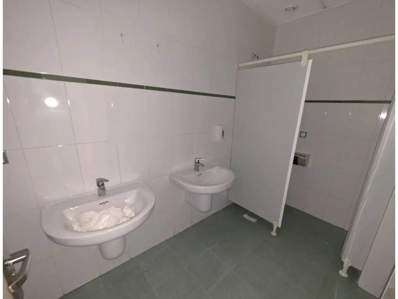 Bany de Local de lloguer en Albacete amb Aire condicionat