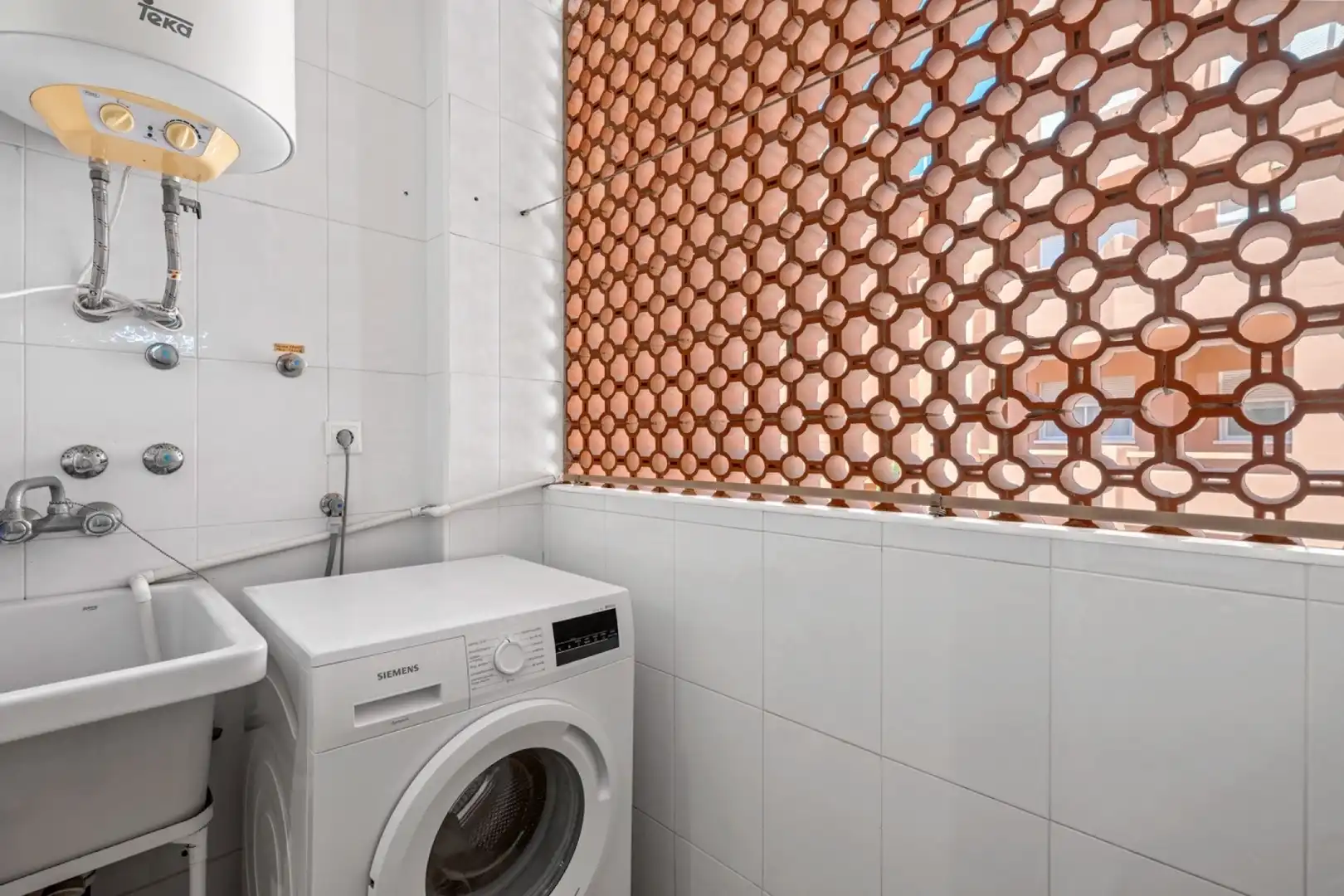 Bathroom of Flat for sale in Orihuela  with Air Conditioner, Heating and Terrace