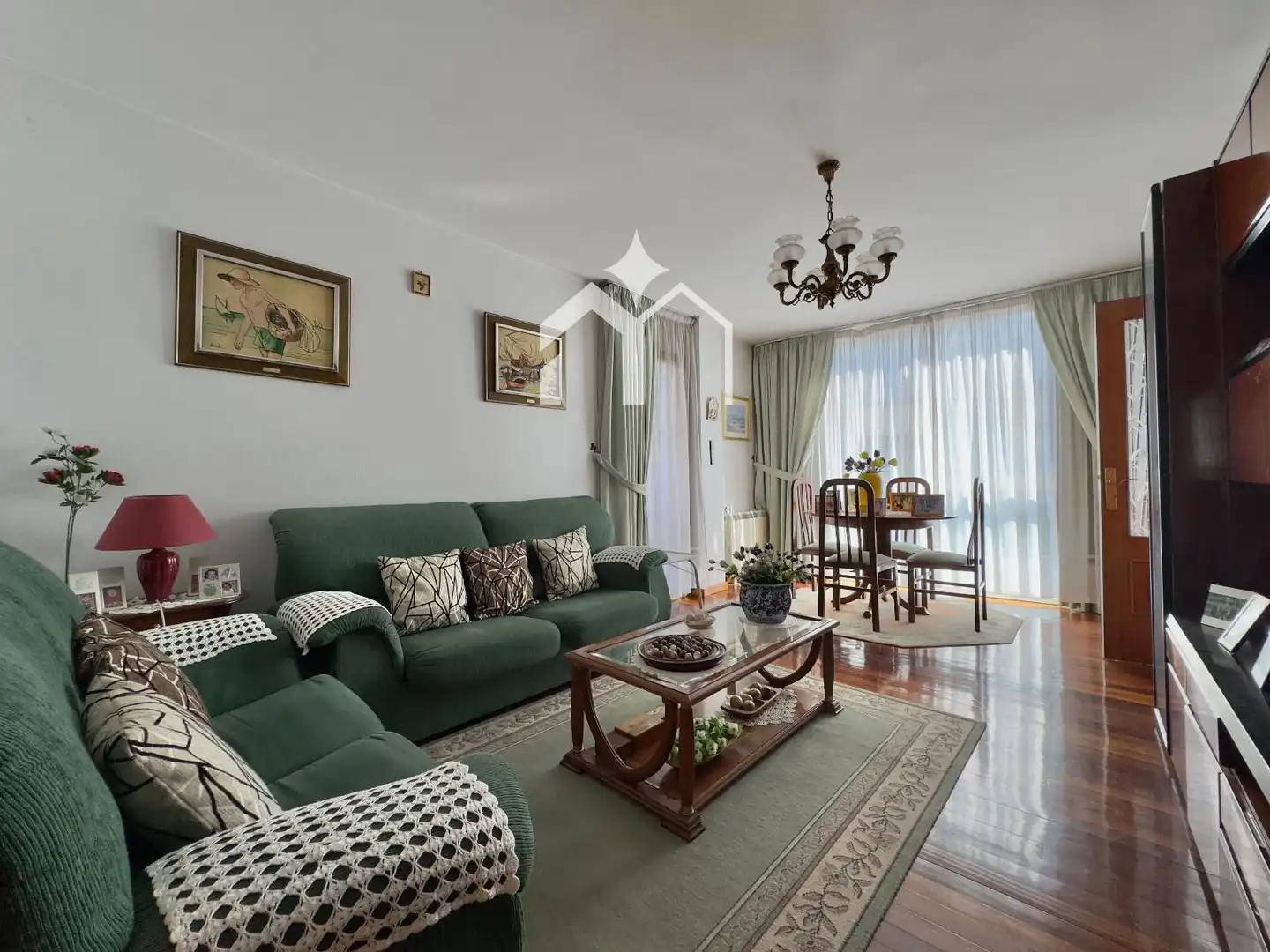 Sala d'estar de Pis en venda en Cangas  amb Calefacció, Parquet i Terrassa