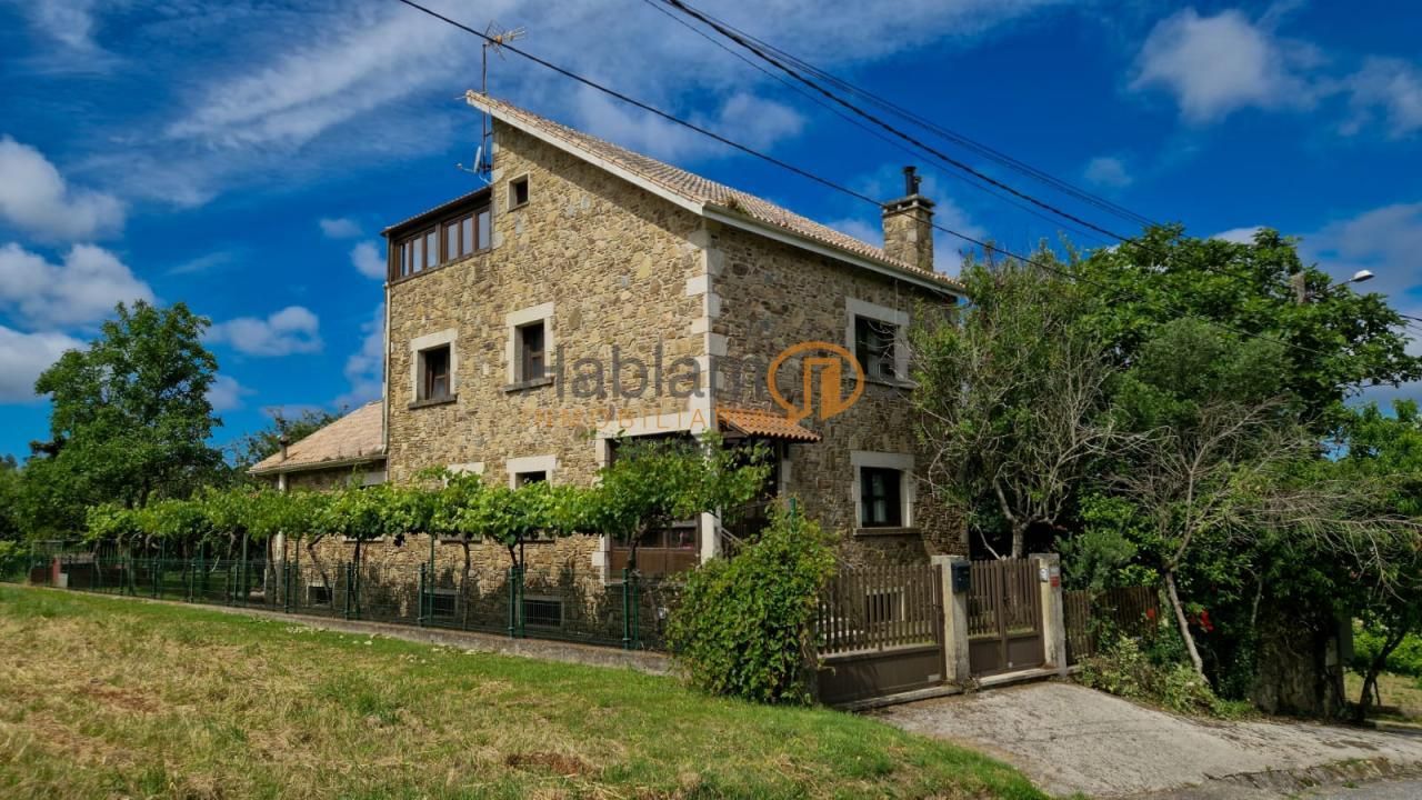 Vista exterior de Casa o xalet en venda en Sanxenxo amb Calefacció, Jardí privat i Terrassa