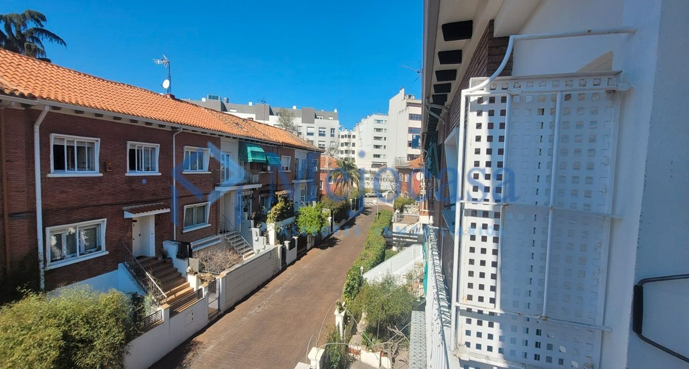 Vista exterior de Casa adosada en venta en  Madrid Capital con Aire acondicionado, Calefacción y Jardín privado