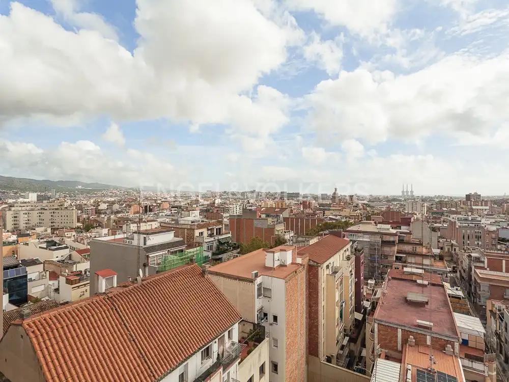 Außenansicht von Dachboden zum Verkauf in Barcelona mit Klimaanlage, Heizung und Terrasse