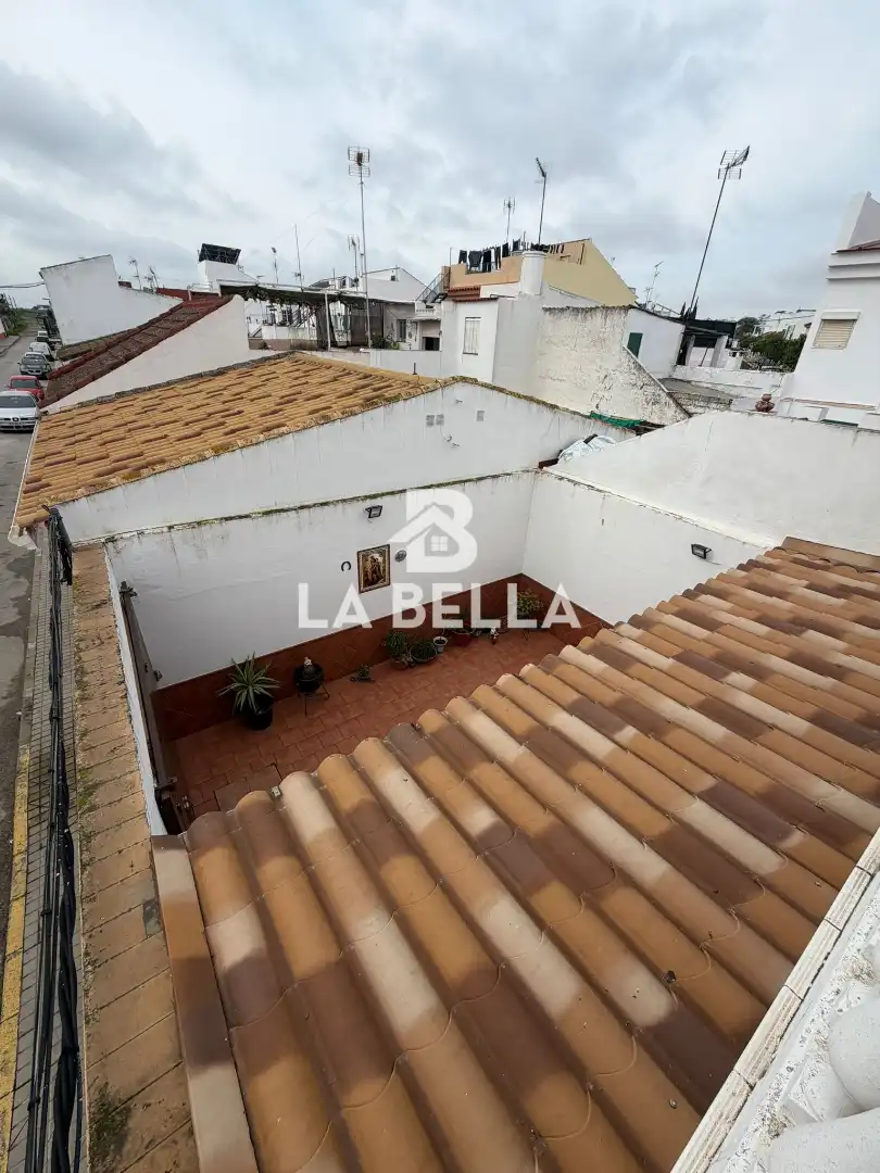 Vista exterior de Casa o xalet en venda en Umbrete amb Aire condicionat, Traster i Moblat