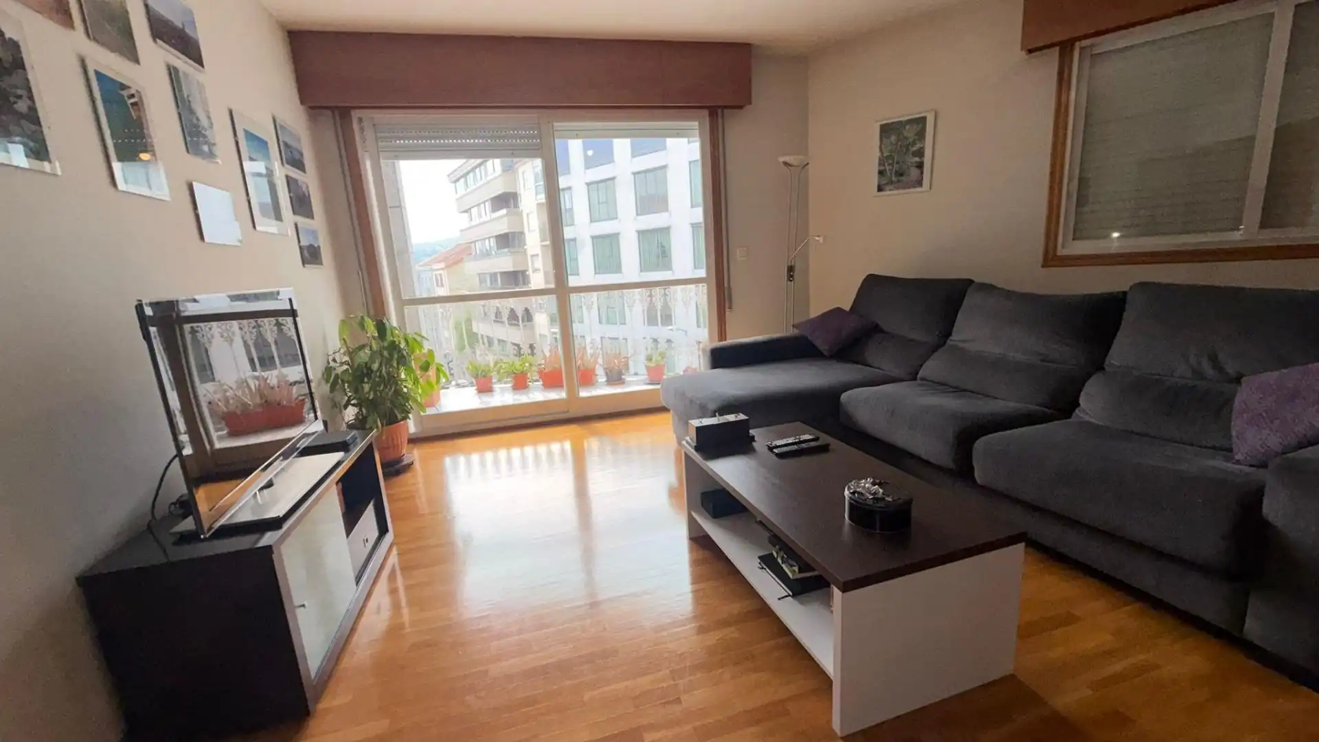 Sala d'estar de Pis en venda en Ourense Capital  amb Calefacció, Traster i Moblat