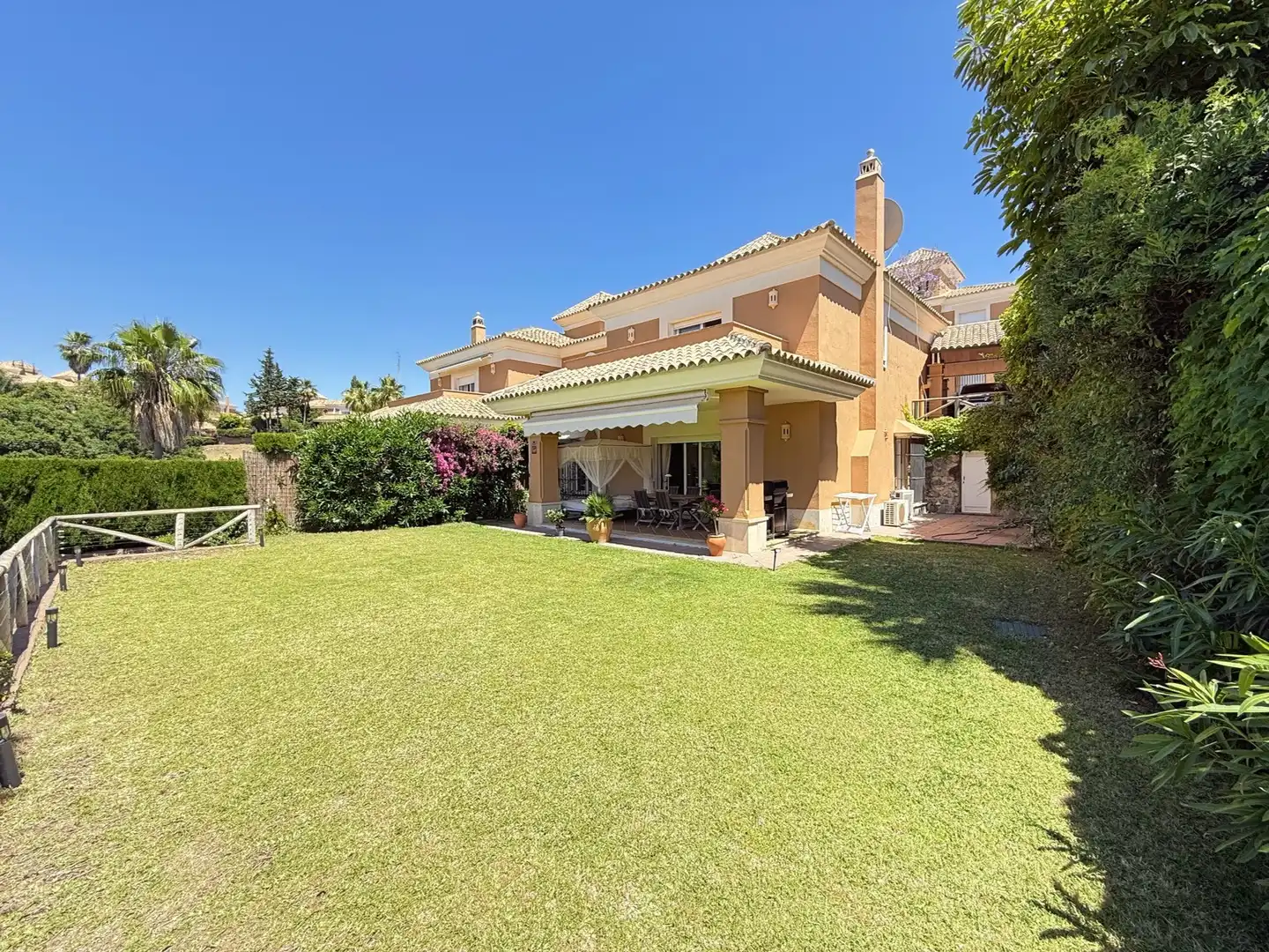 Jardí de Casa adosada de lloguer en Marbella amb Aire condicionat, Calefacció i Jardí privat