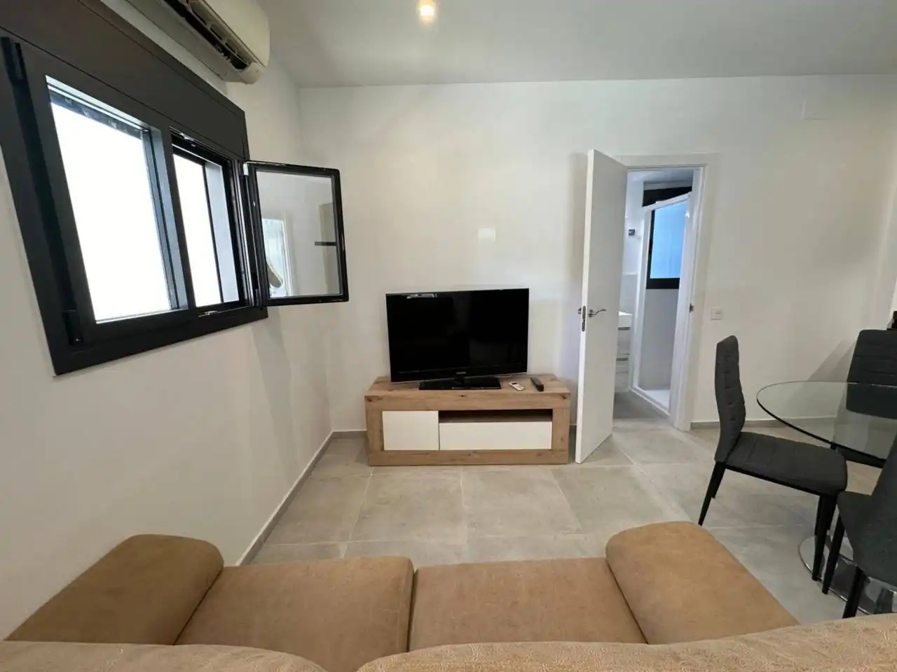 Sala de estar de Piso de alquiler en Cerdanyola del Vallès con Aire acondicionado y Terraza