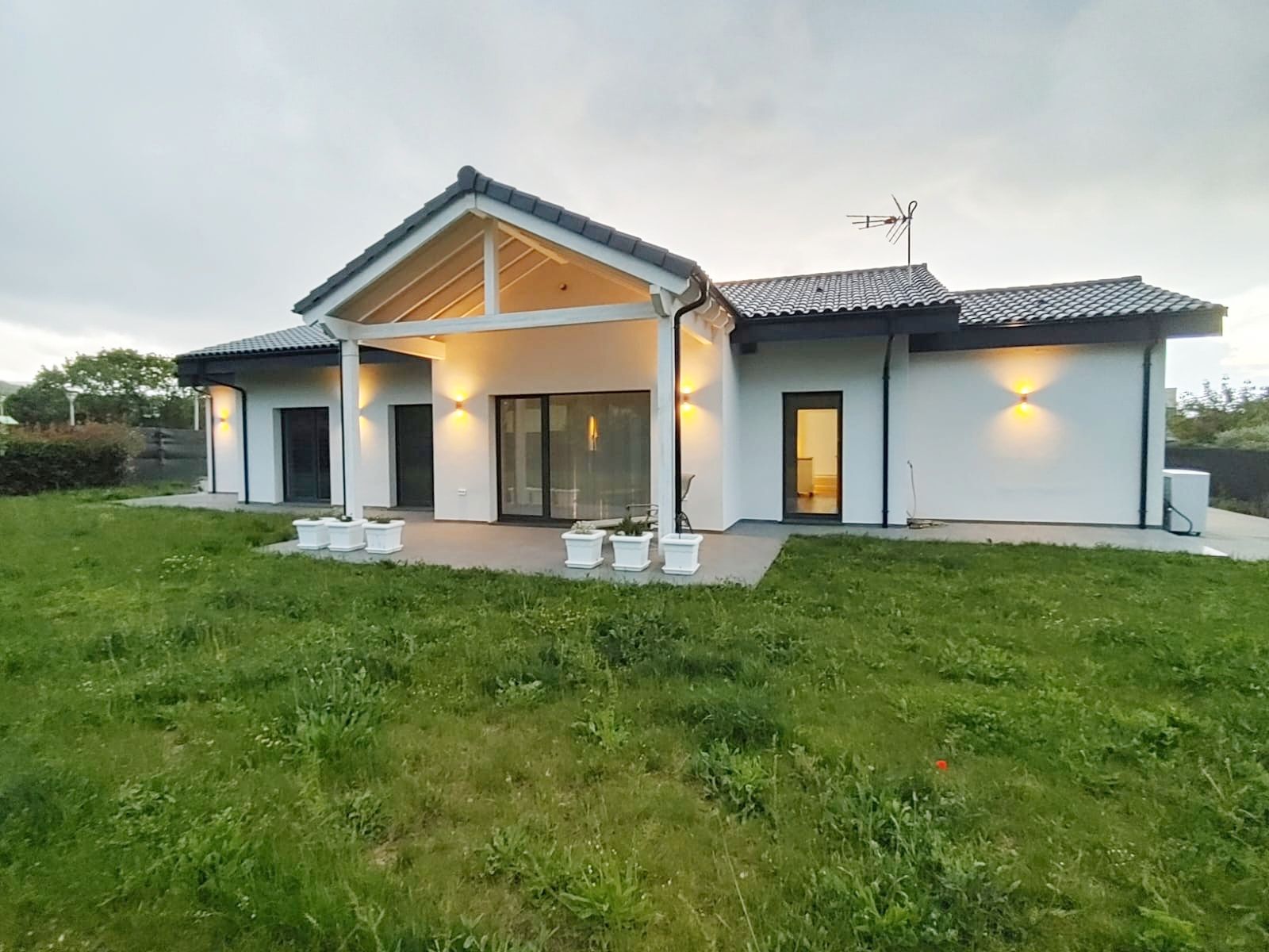 Vista exterior de Casa o chalet en venta en Vitoria - Gasteiz con Calefacción, Jardín privado y Amueblado