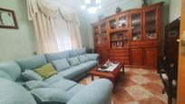 Sala d'estar de Casa adosada en venda en Ugena amb Aire condicionat i Piscina
