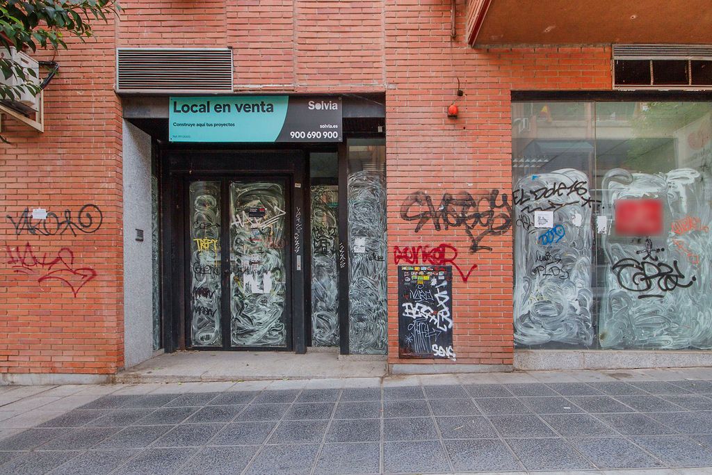 Vista exterior de Local en venda en San Fernando de Henares