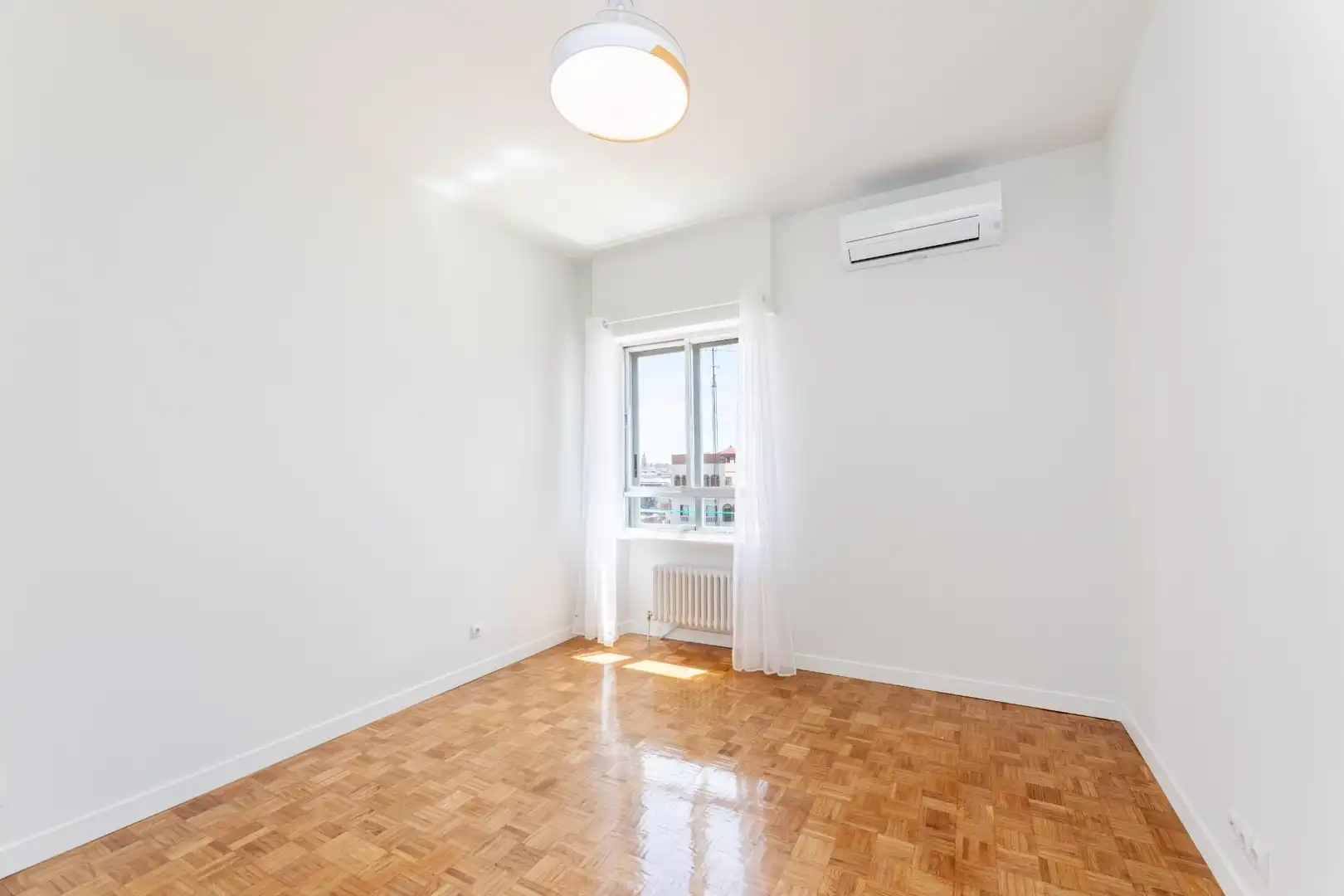 Habitación de Ático de alquiler en Madrid con Aire acondicionado, Calefacción y Parquet
