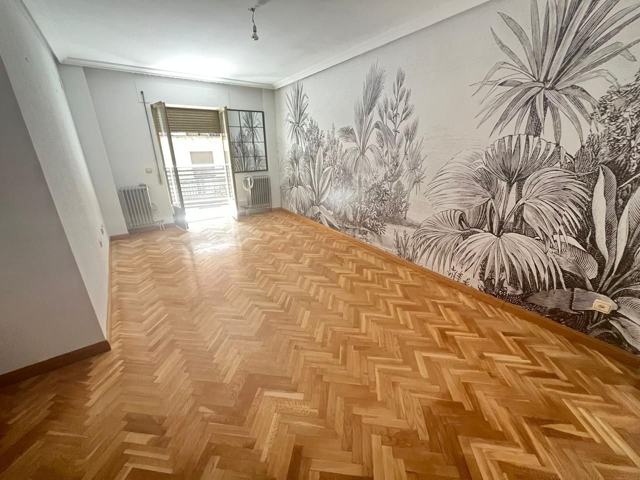 Living room of Flat for sale in Salamanca Capital  with Heating and Parquet flooring