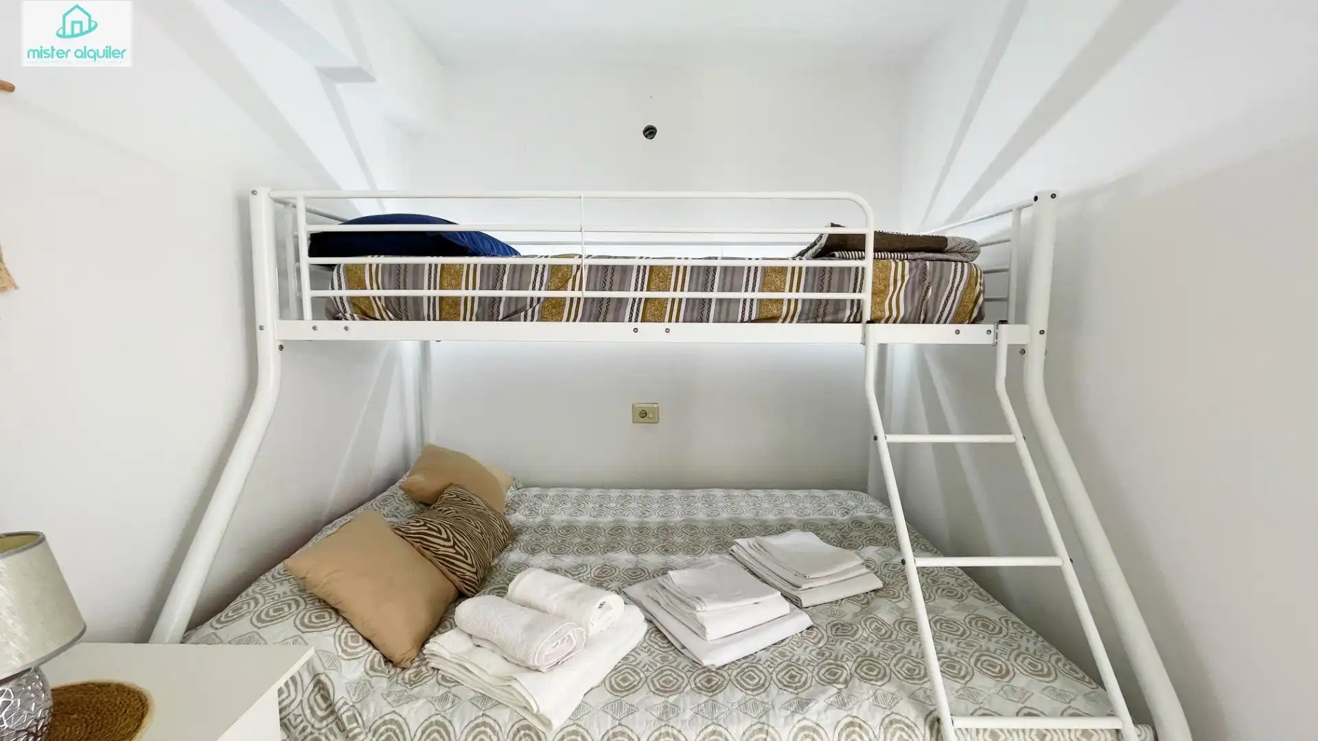 Habitación de Apartamento de alquiler en Benidorm con Aire acondicionado, Calefacción y Amueblado