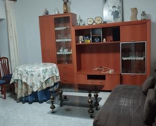 Sala d'estar de Casa o xalet en venda en Garrovillas de Alconétar amb Moblat i Balcó