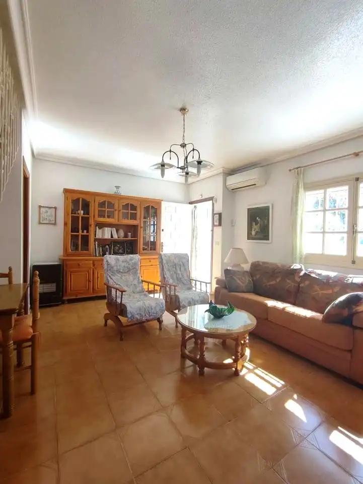 Sala d'estar de Casa o xalet en venda en San Pedro del Pinatar amb Aire condicionat, Jardí privat i Terrassa