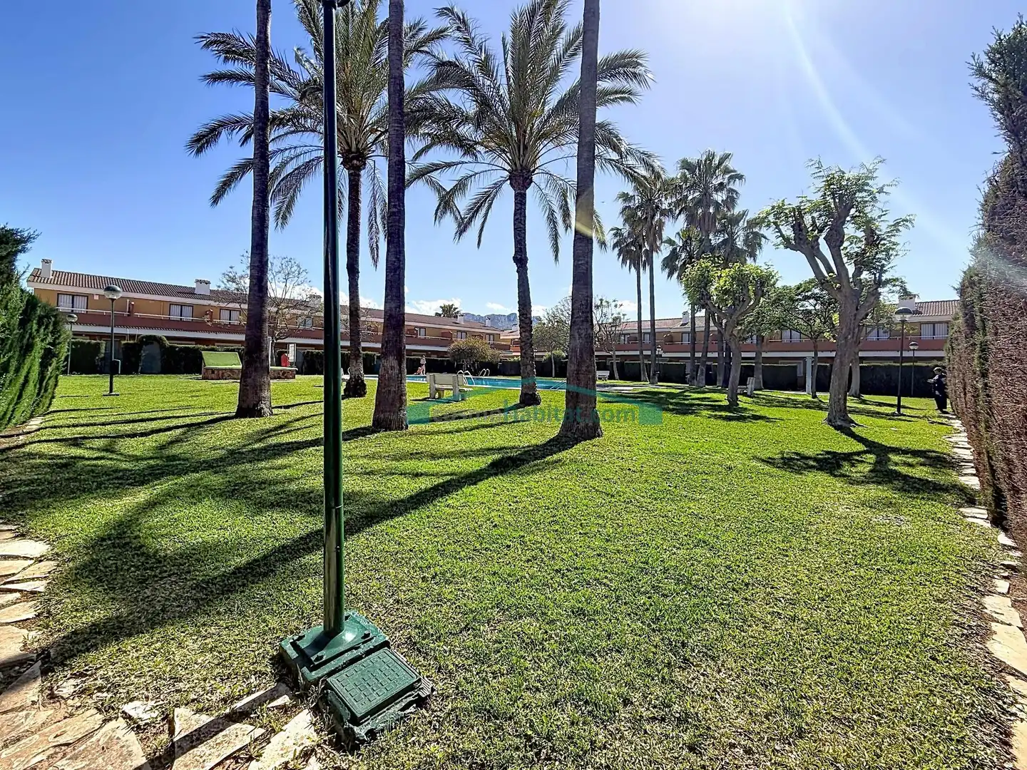 Vista exterior de Casa adosada en venda en Els Poblets amb Aire condicionat, Jardí privat i Terrassa