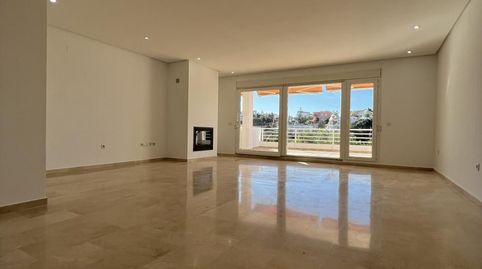 Foto 3 de Piso en venta en Ronda del Golf Este, Nueva Torrequebrada, Benalmádena