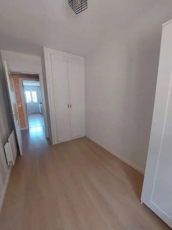 Schlafzimmer von Wohnung zum Verkauf in Pedrezuela mit Ofen, Waschmaschine und Mikrowelle