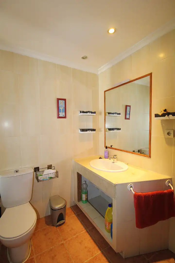 Badezimmer von Erdgeschoss zum Verkauf in Alhaurín de la Torre mit Klimaanlage, Abstellraum und Möbliert