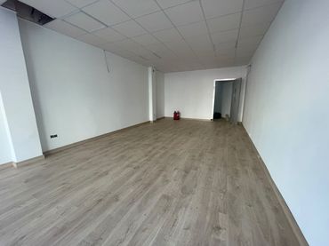 Local comercial de lloguer a Calle de Don Víctor Peñasco