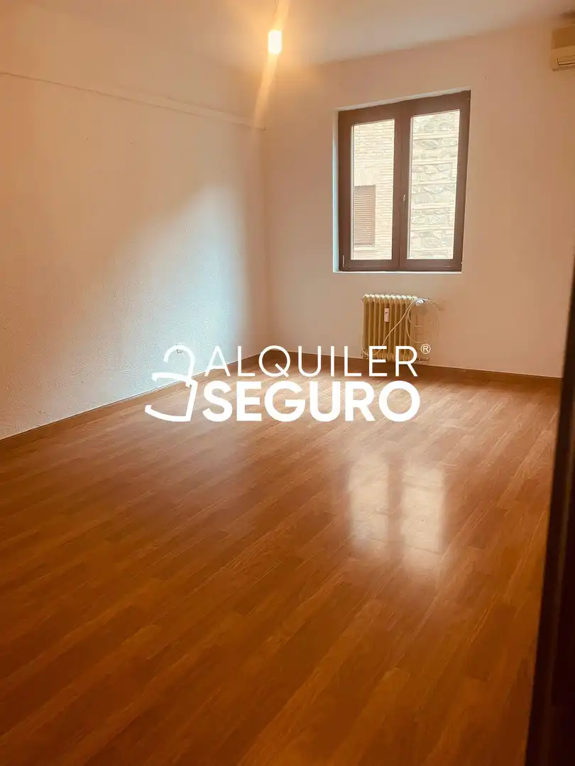 Bedroom of Flat for rent in Toledo  with Heating