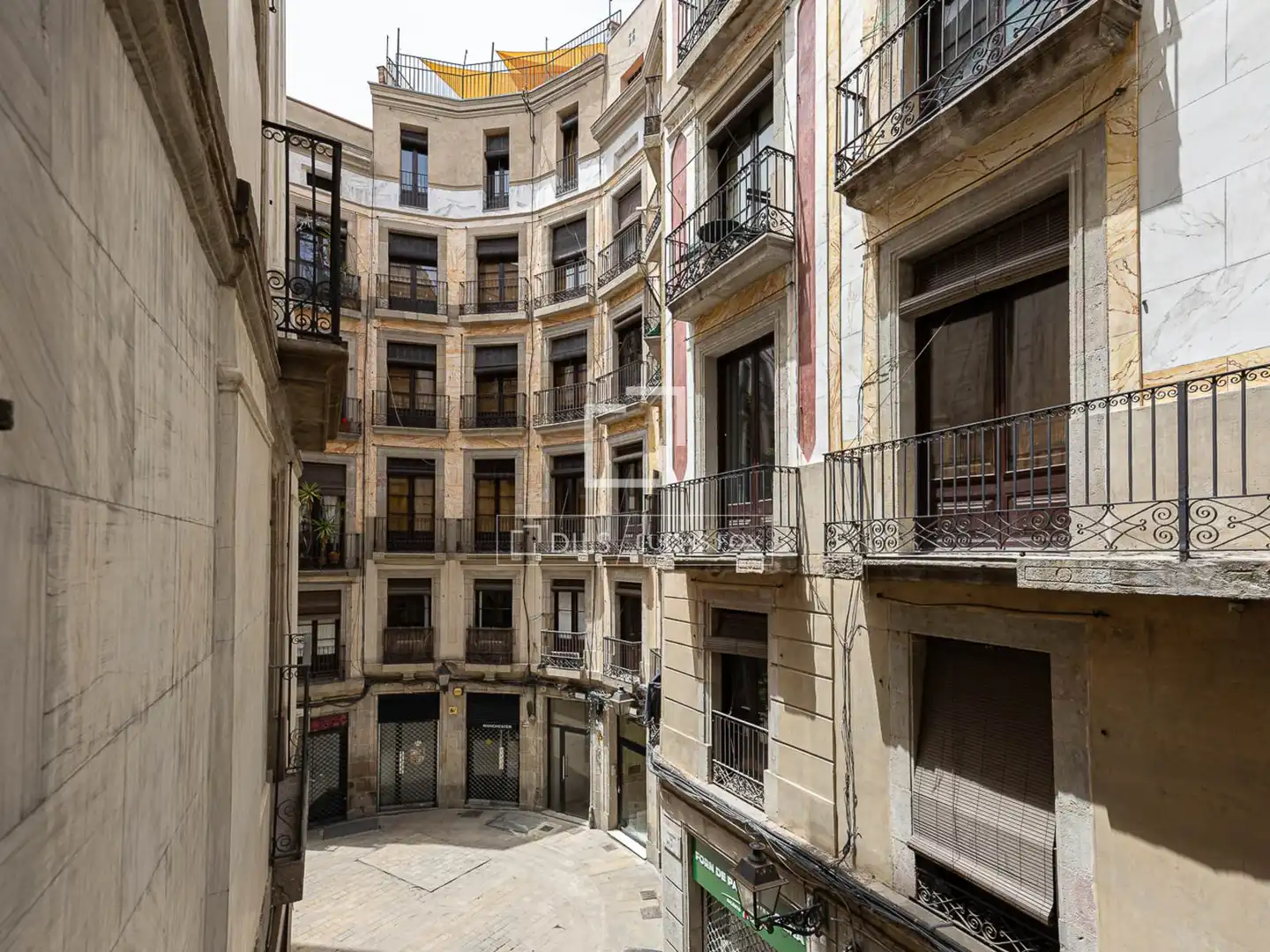 Vista exterior de Pis en venda en Barcelona amb Aire condicionat, Calefacció i Parquet