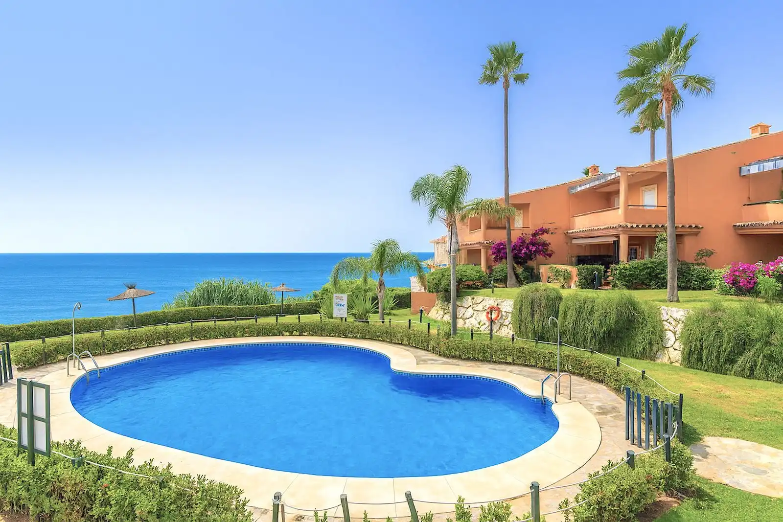 Jardí de Casa adosada en venda en Estepona amb Terrassa, Moblat i Piscina comunitària