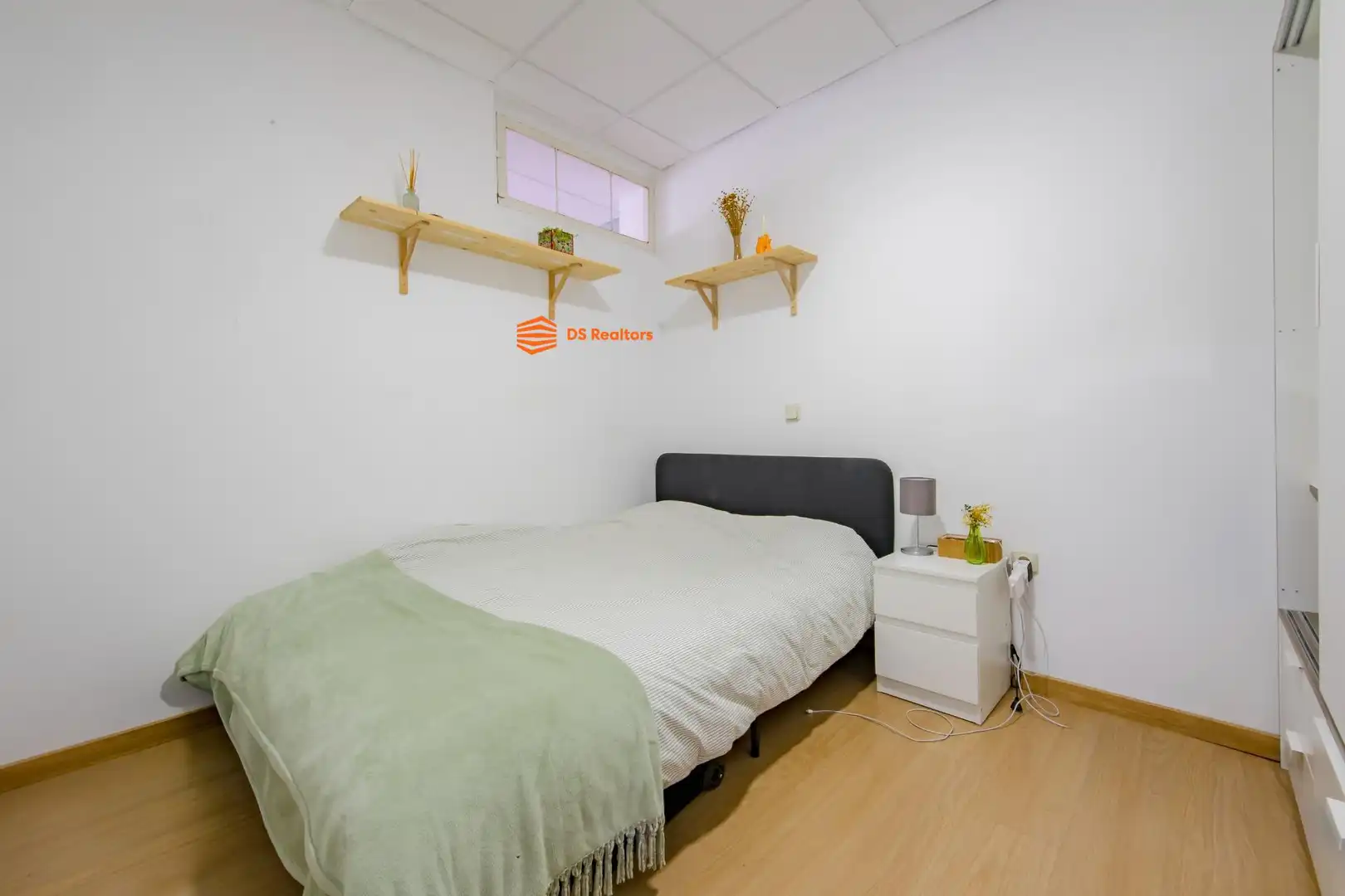Schlafzimmer von Wohnung zur Miete in Madrid mit Heizung, Möbliert und Balkon