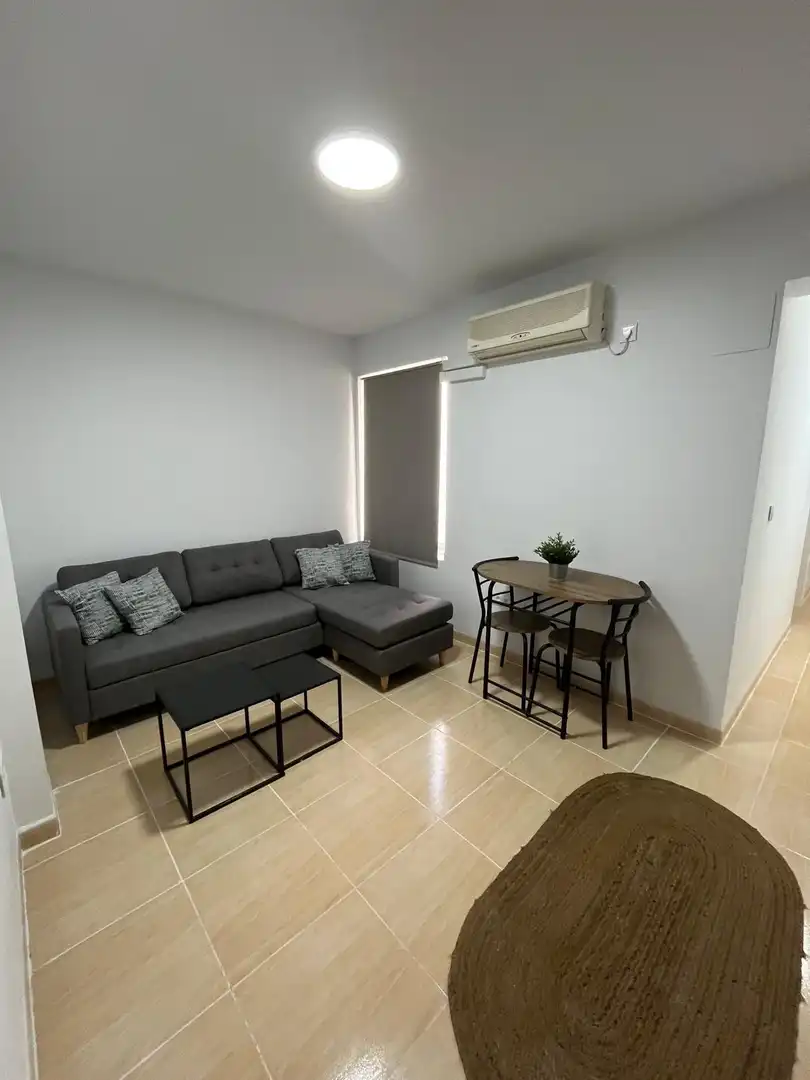 Wohnzimmer von Wohnung zur Miete in Córdoba mit Klimaanlage und Möbliert