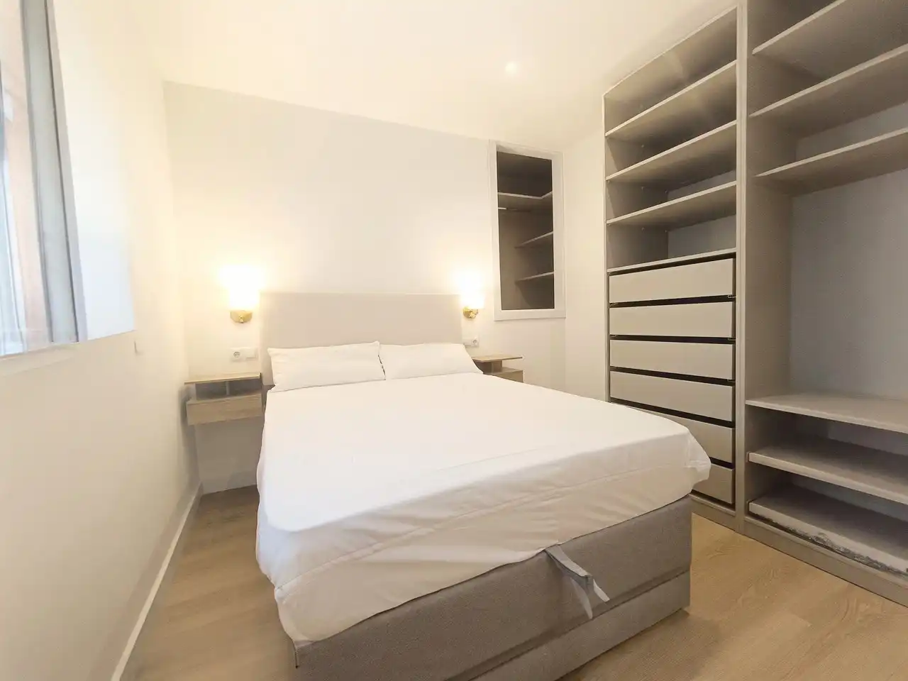 Schlafzimmer von Wohnung zur Miete in Madrid mit Klimaanlage, Heizung und Möbliert