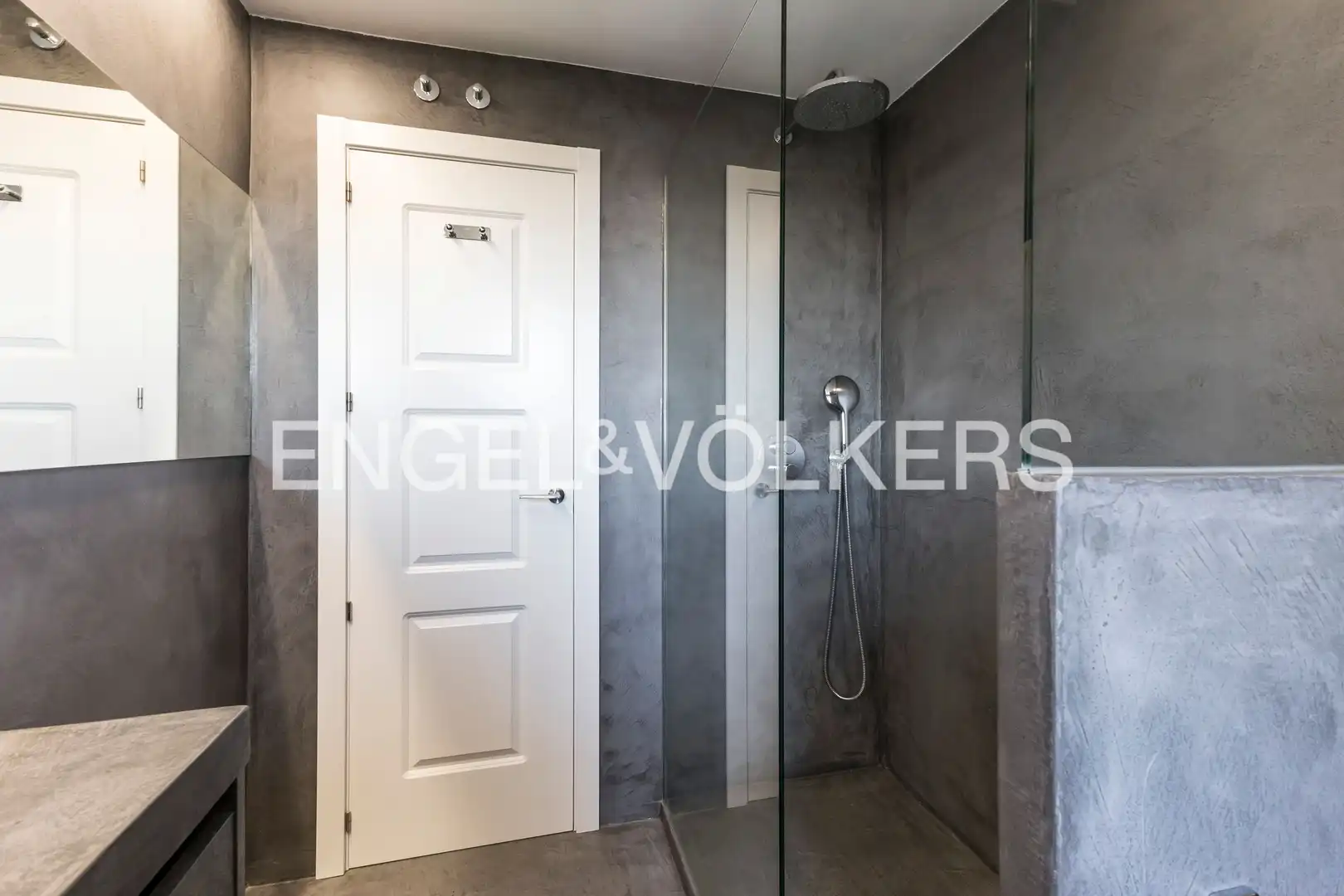 Bathroom of Flat for sale in Madrid  with Air Conditioner, Heating and Parquet flooring