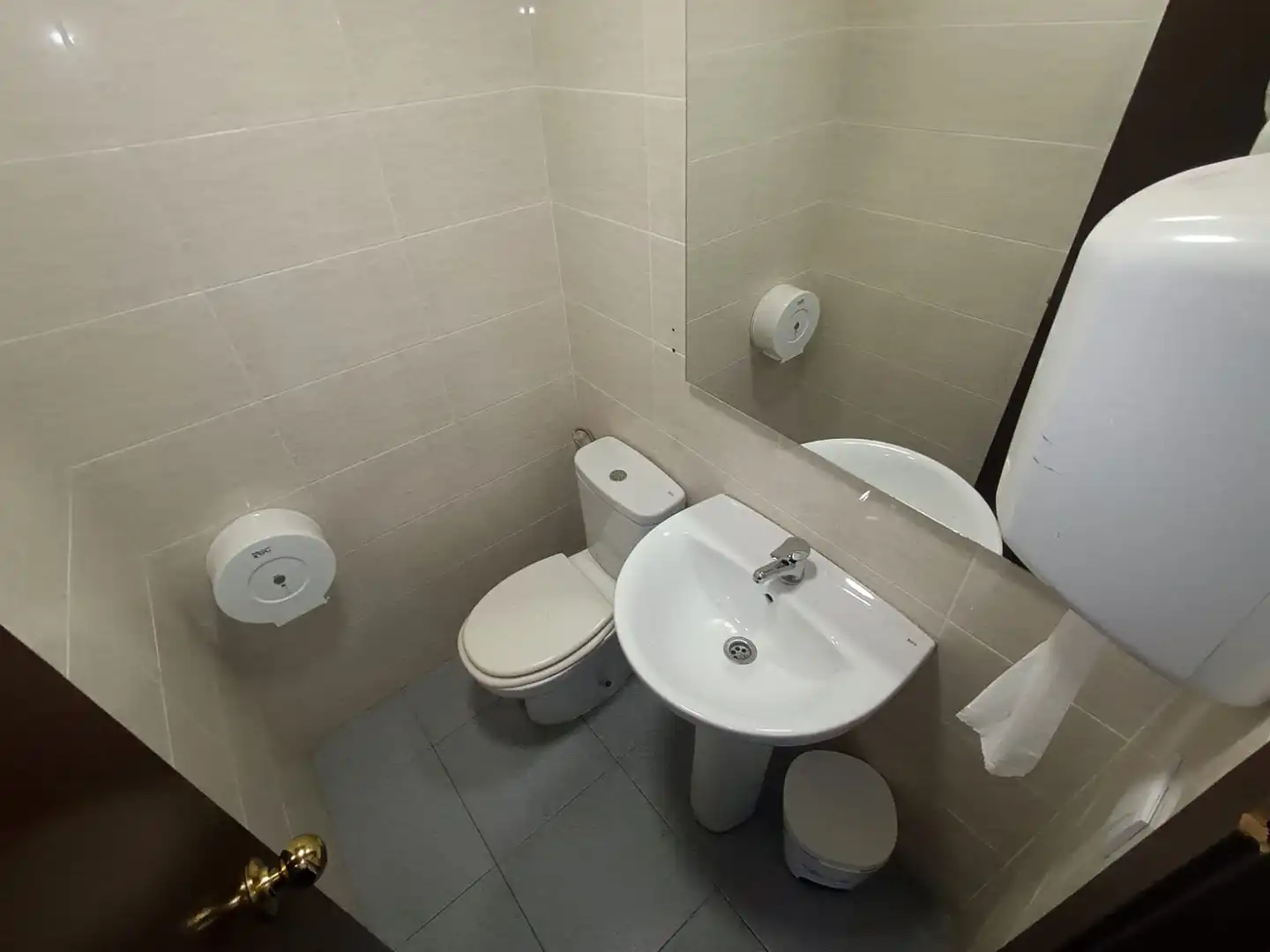 Badezimmer von Geschaftsraum zum Verkauf in Pallejà