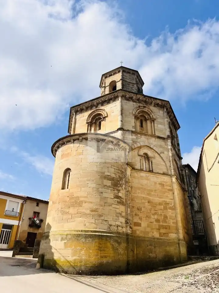 Außenansicht von Einfamilien-Reihenhaus zum Verkauf in Torres del Río mit Privatgarten