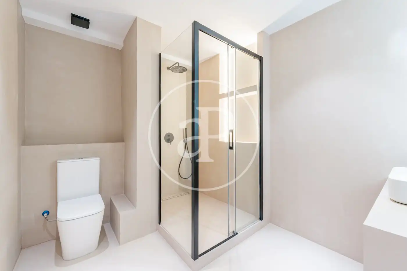 Baño de Piso de alquiler en Madrid con Aire acondicionado, Calefacción y Se aceptan mascotas