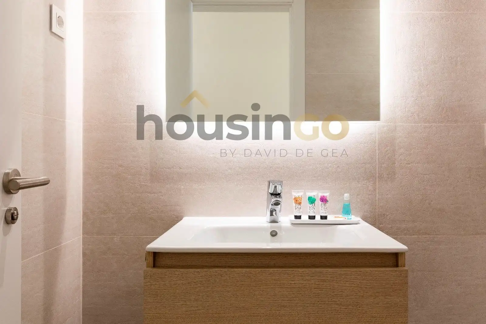 Bathroom of Flat for rent in Madrid  with Air Conditioner, Heating and Terrace