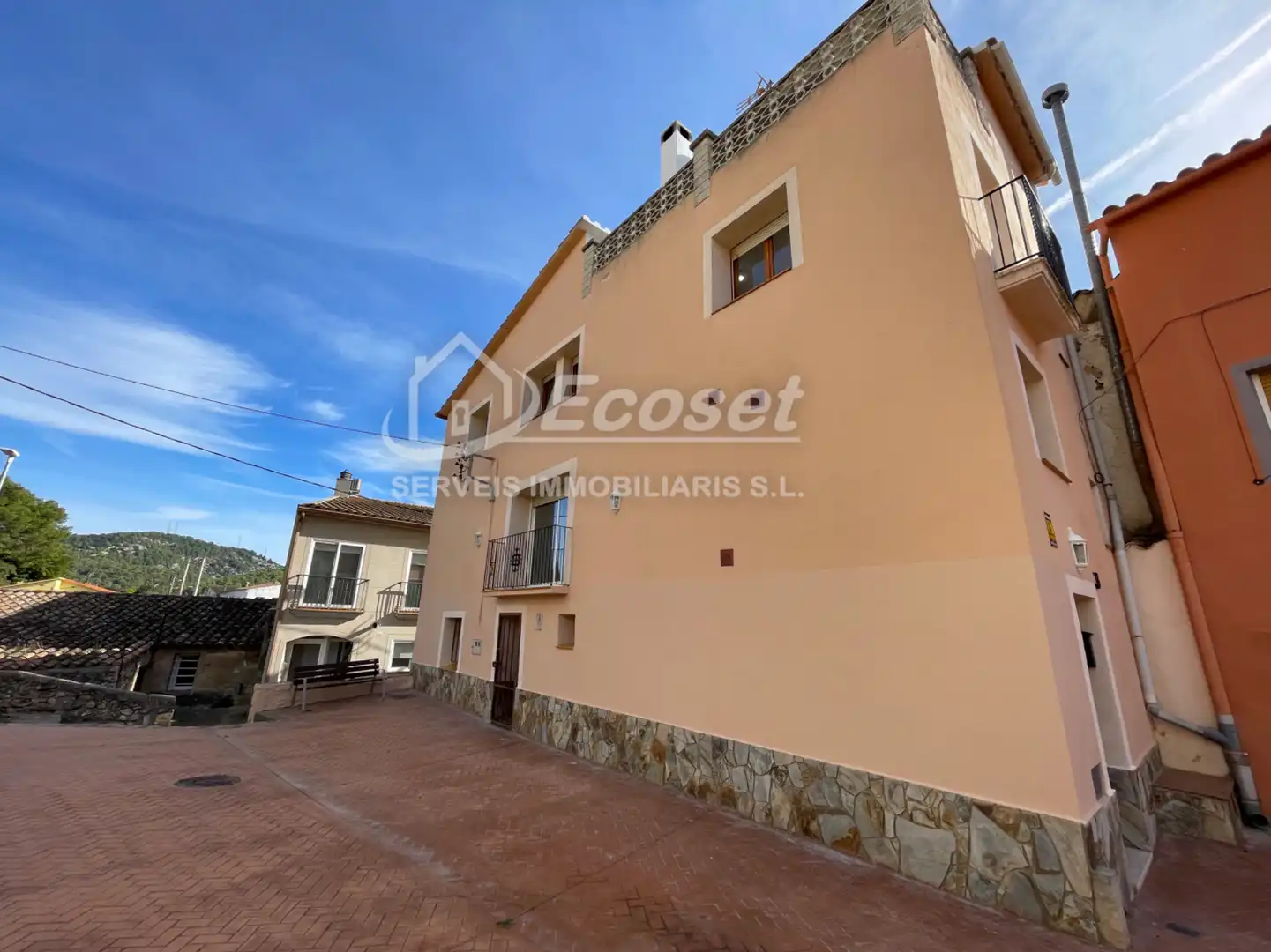 Exterior view of Houses for sale in Olesa de Bonesvalls  with Terrace
