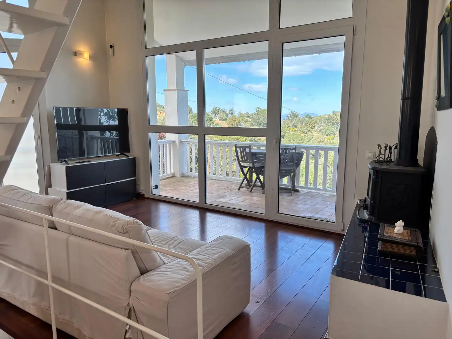 Sala de estar de Casa adosada en venta en Begur con Aire acondicionado, Calefacción y Jardín privado