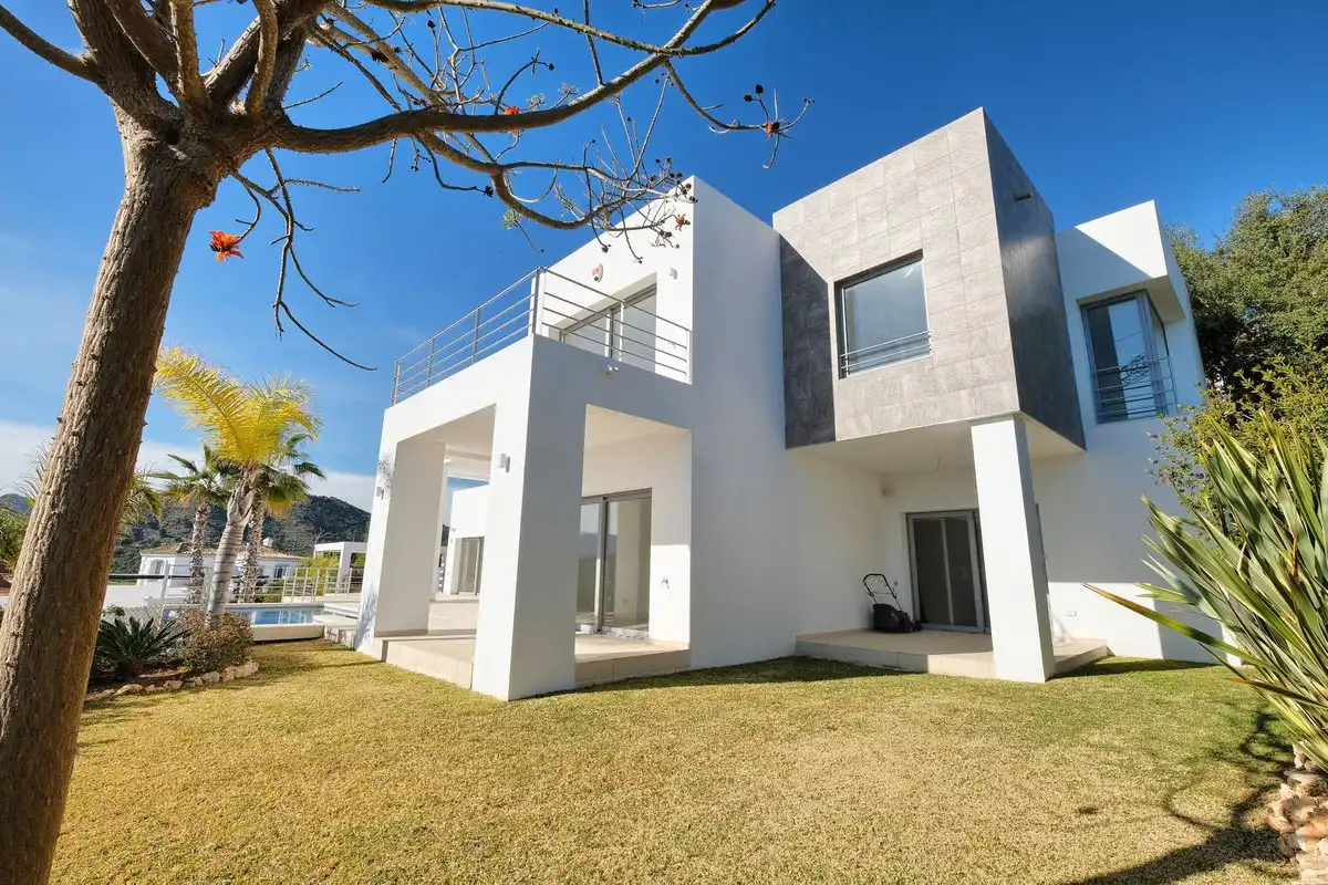 Vista exterior de Casa o chalet en venta en Benahavís con Jardín privado