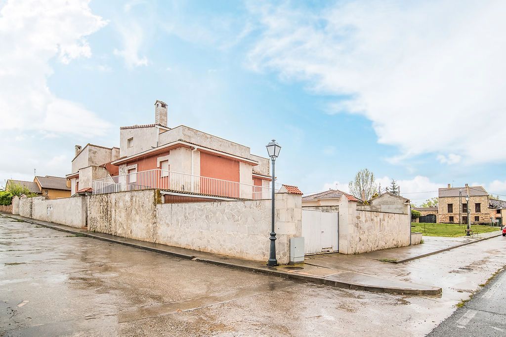 Exterior view of Single-family semi-detached for sale in Fresno de la Fuente