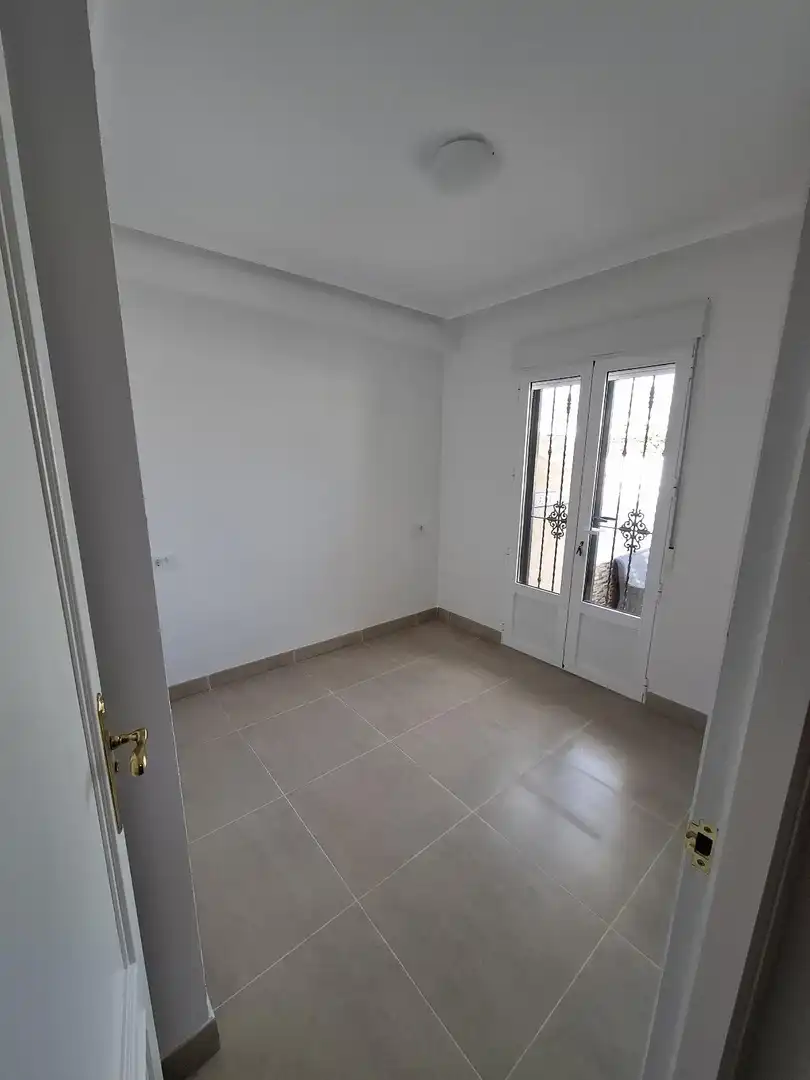 Casa aparellada amb terrassa en venda a Calle Calle Cabo de Gata, imagen 13