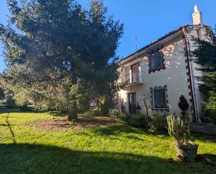 Vista exterior de Casa o xalet en venda en Piélagos amb Calefacció, Parquet i Traster