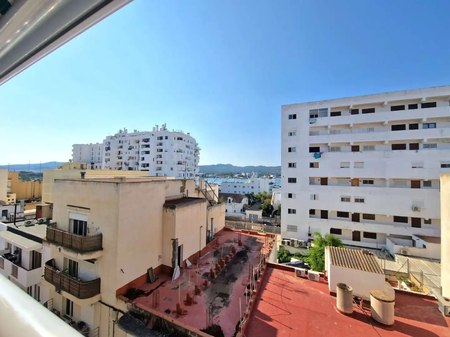 Außenansicht von Wohnungen zum Verkauf in Sant Antoni de Portmany mit Klimaanlage, Heizung und Terrasse