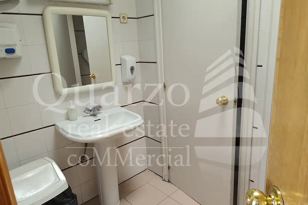 Baño de Local en venta en Alcalá de Henares