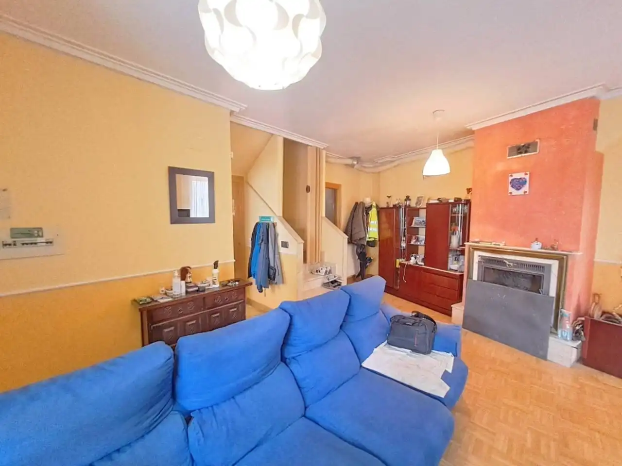 Sala de estar de Casa adosada en venta en Burgos con Calefacción, Jardín privado y Parquet