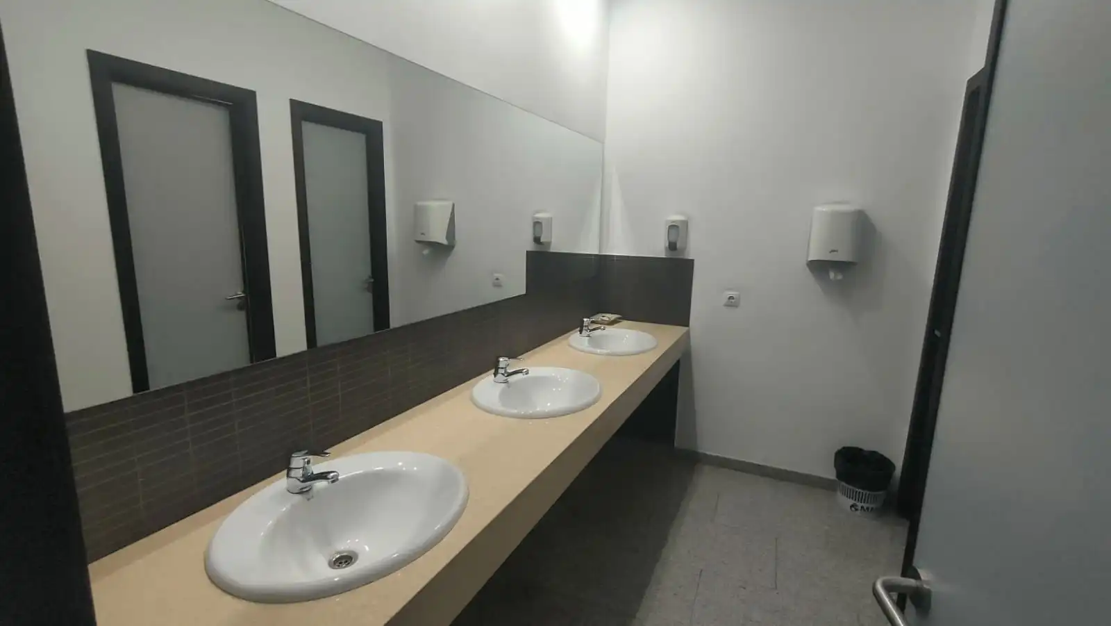 Badezimmer von Büro zur Miete in Córdoba mit Klimaanlage und Internet