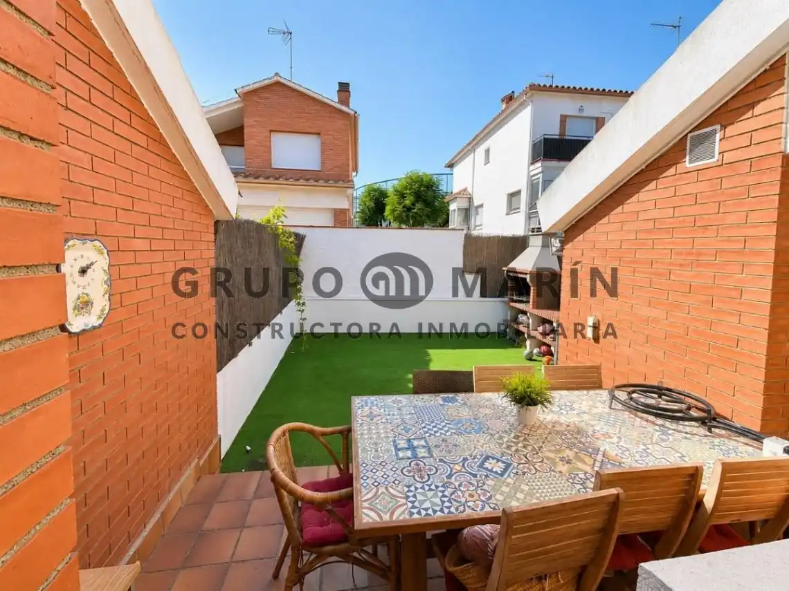Casa bifamiliare con giardino in vendita a Carrer de Sant Miquel, imagen 5