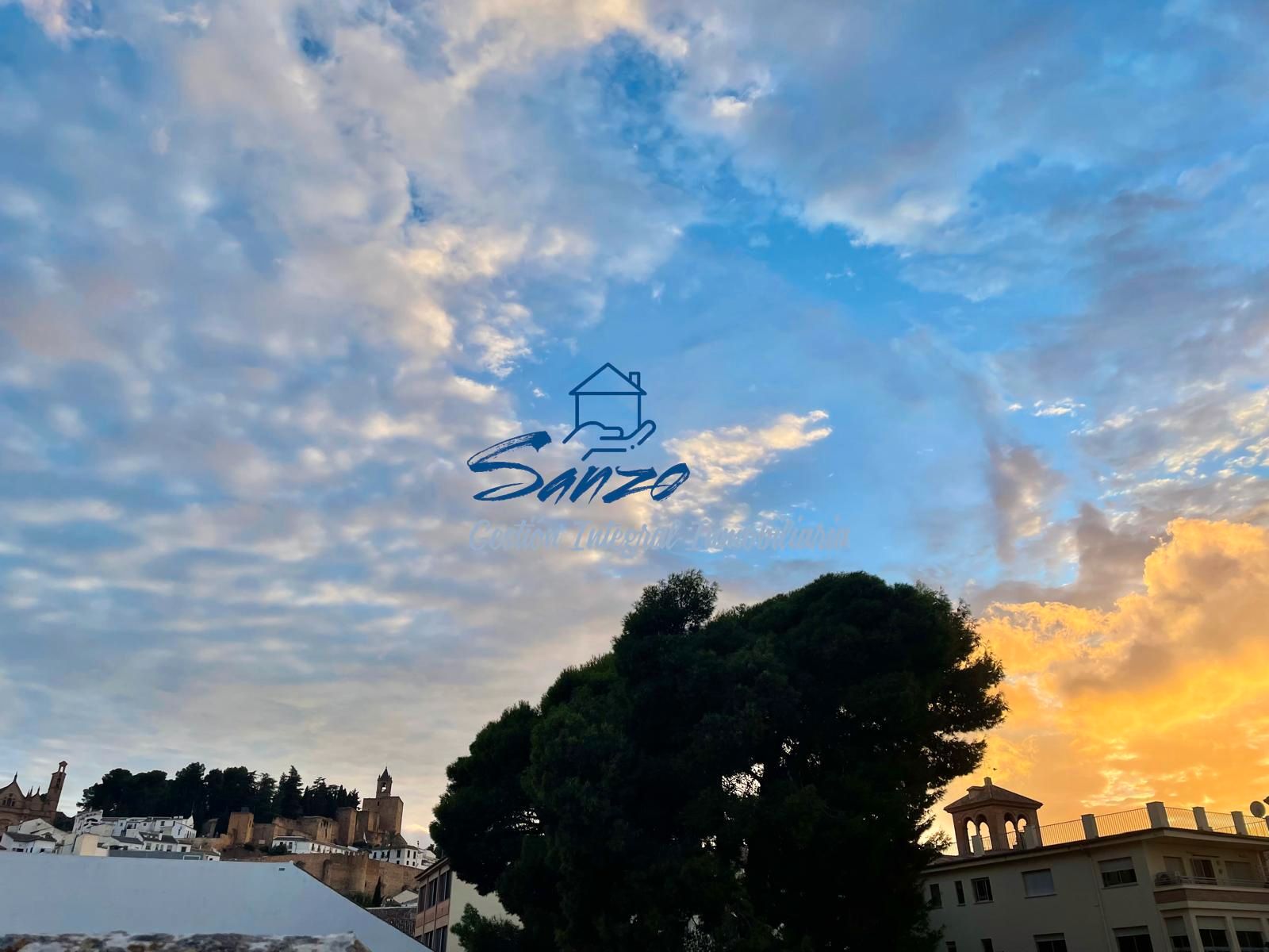 Vista exterior de Dúplex en venda en Antequera amb Aire condicionat, Terrassa i Moblat