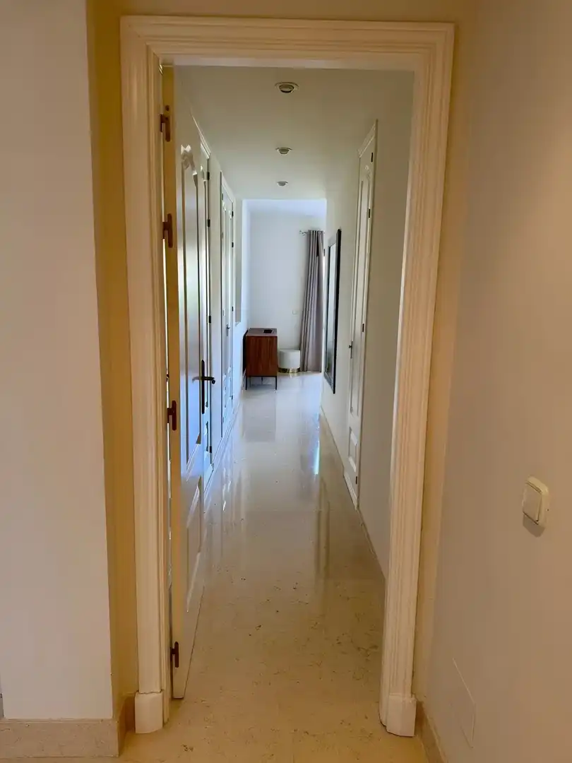 Apartament amb piscina en venda a Benahavís pueblo, imagen 11