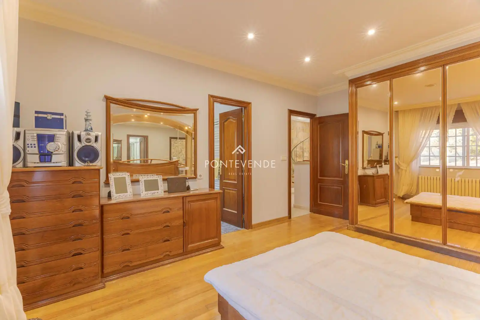 Bedroom of Houses for sale in Vilanova de Arousa  with Heating, Terrace and Swimming Pool