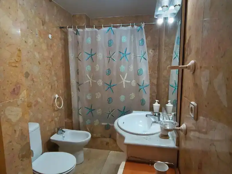 Badezimmer von Wohnung zum Verkauf in  Huelva Capital mit Balkon